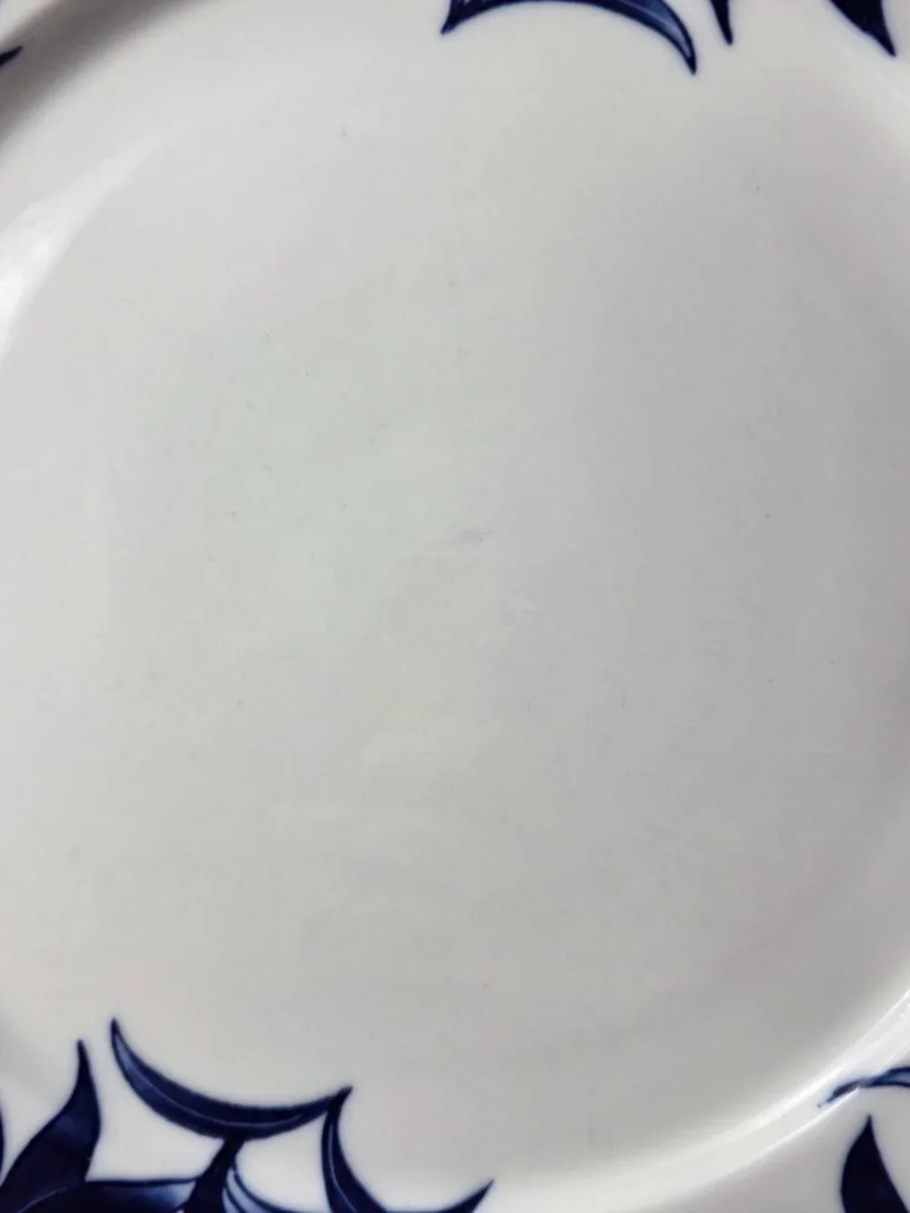 ONE Pier 1 Ming Dinner Plate White with Blue Leaves and Flowers